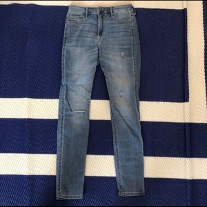 Hollister high rise super skinny Jeans (size 3s)